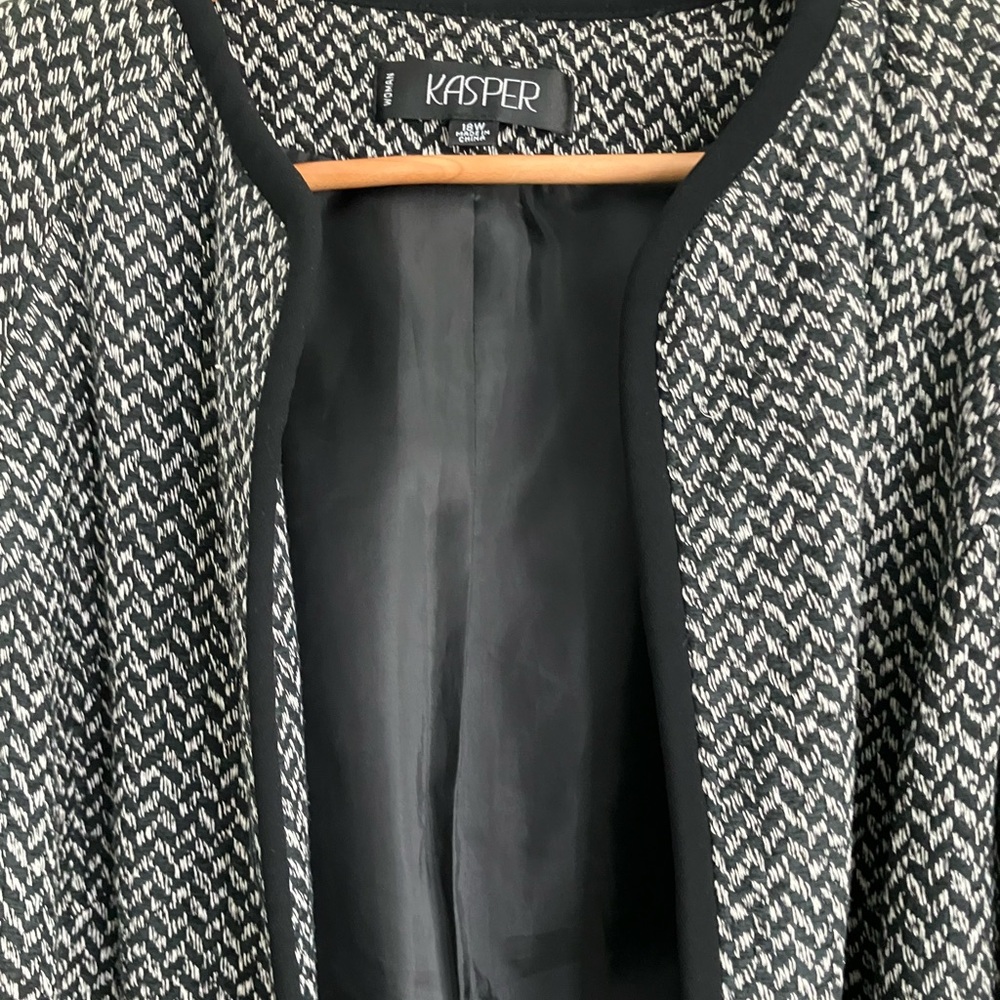 KASPER Black & White Silk and Cotton Blend Open Front Blazer Size 18W - Picture 3 of 12